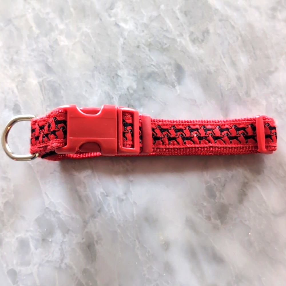 The Black Dog size M red collar